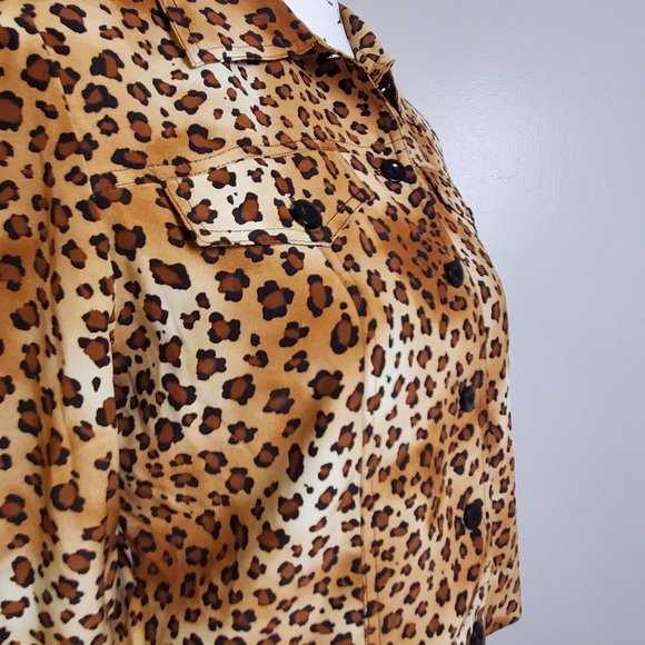 Maggie L | 🔥HOST PICK - Leopard Print Fully Lined Silk Cropped Jacket - Size 6p - Picture 3 of 12